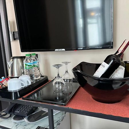 The Queen Airport Hotel-Round Trip Airport Service Arnavutkoy Exterior foto